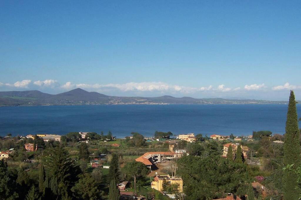 Casa Vacanze Gli Oleandri Bracciano  Bagian luar foto